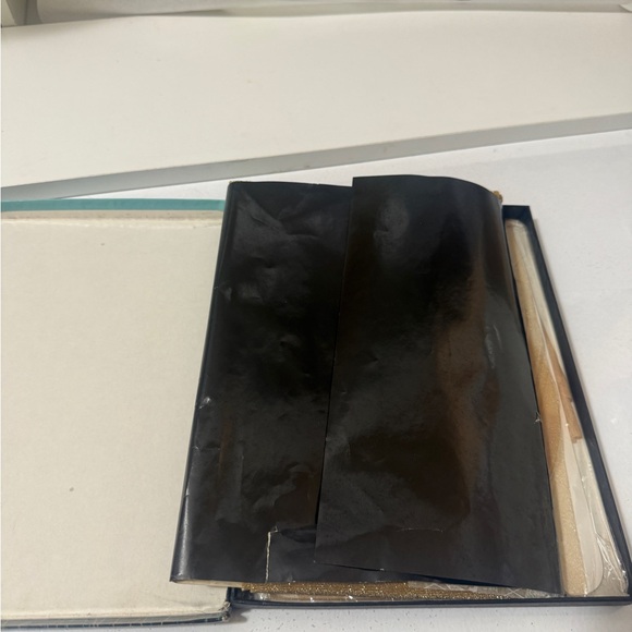 Cameo Stockings in shiny gold. Two socks in the box. Vintage - Picture 6 of 8